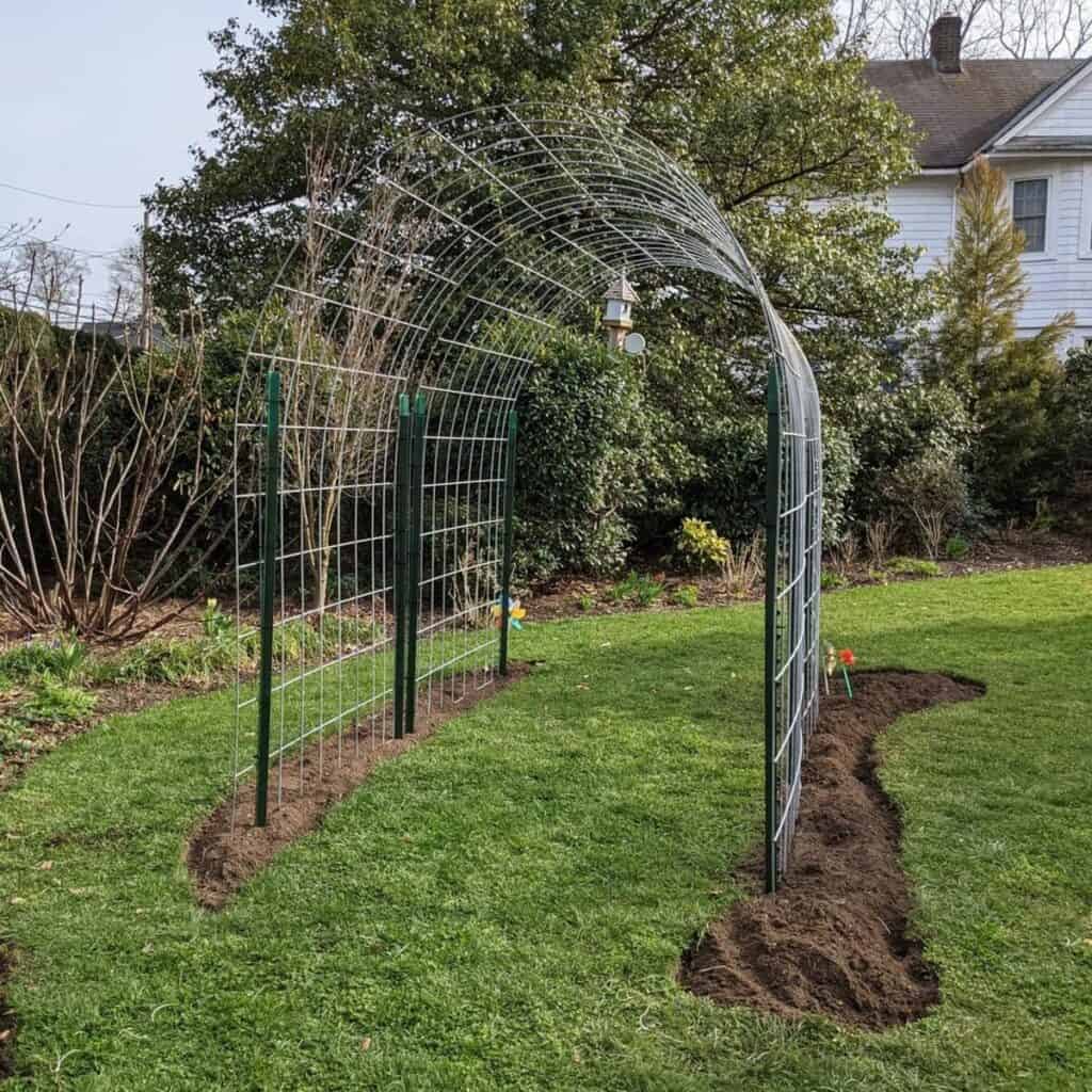 Kreativní nápady na DIY mříže, které zkrášlí vaši zahradu