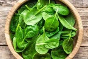 Špenát: jak pěstovat a sklízet bujné listové zeleniny