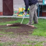 Zbavte se nerovností na zahradě: jak vyrovnat terén