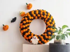 Strašidelné věnce: jak vyrobit DIY halloweenský věnec